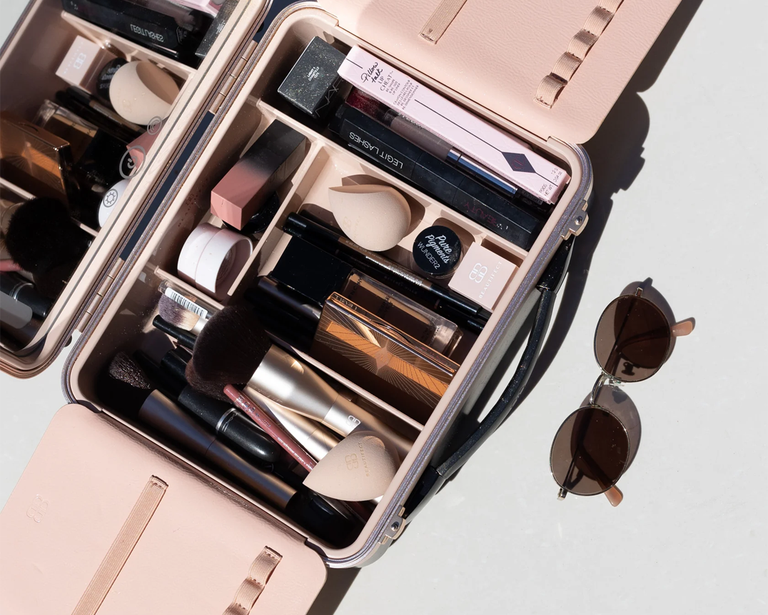LuxeGlow Beauty Case™